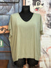 T-shirt ultra fluide col V vert amande