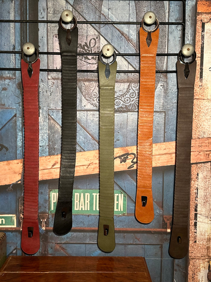 Schwarzer elastischer Gürtel silberne Schnalle