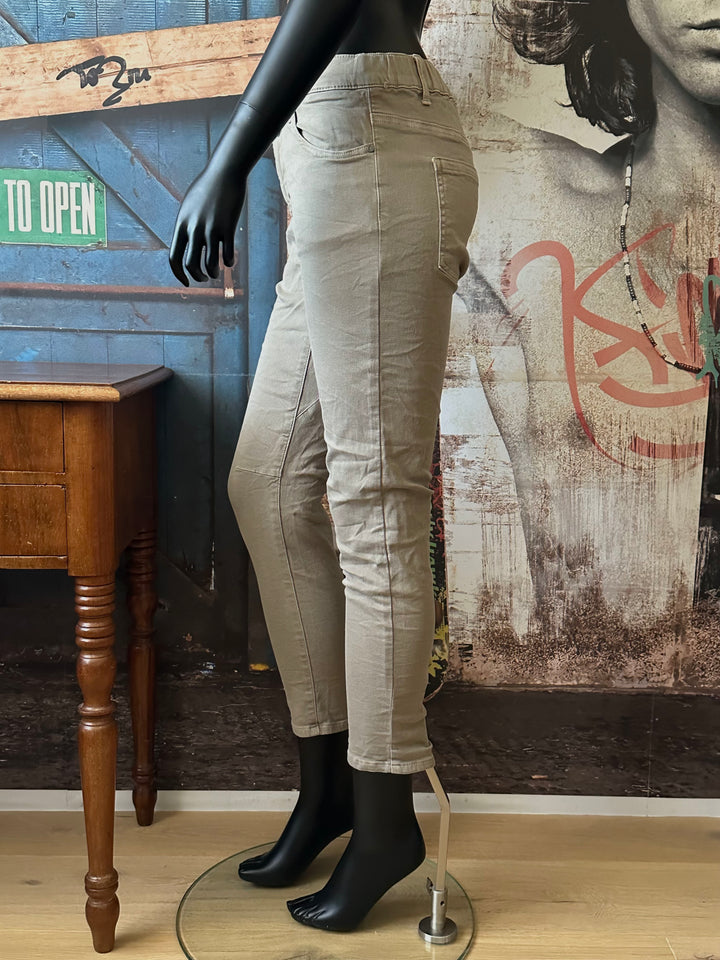 Stretch-Jeans mit elastischem Bund in Taupe