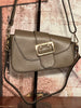 Handtasche aus genarbtem Leder in Taupe