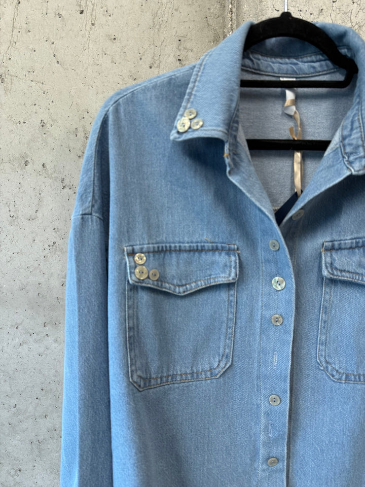 Baumwollhemd mit „Perlmuttknöpfen“ (Größen 40–46) MADE IN ITALY