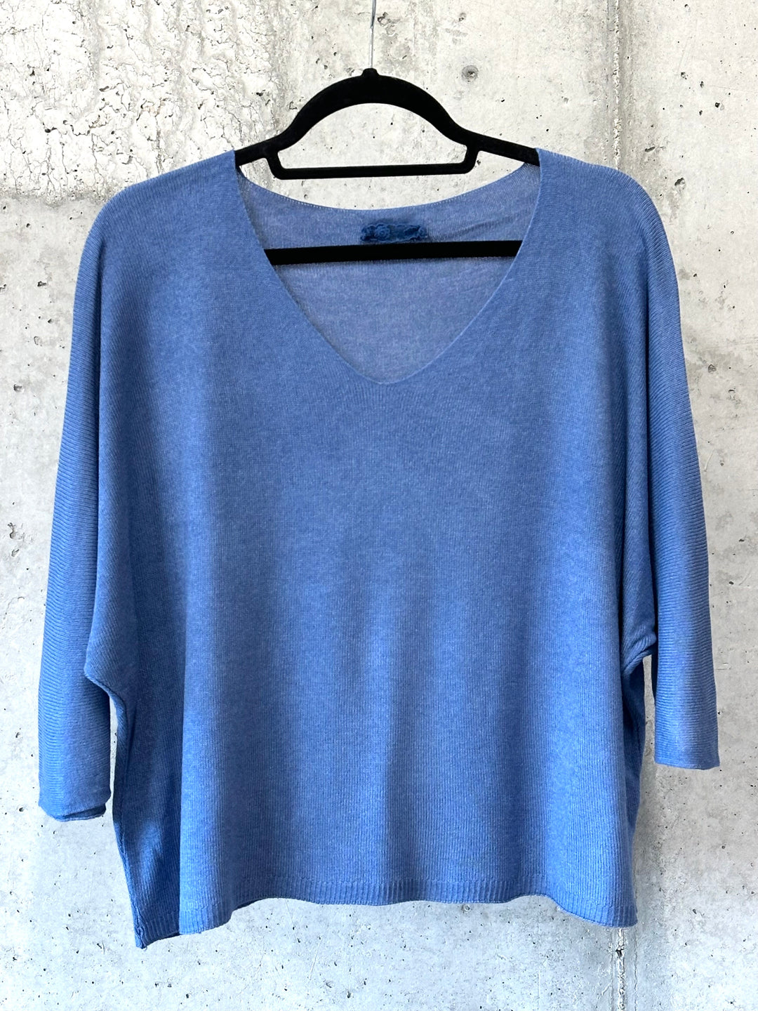 Kurzer Feinstrickpullover mit 3/4-Ärmeln & V-Ausschnitt (36/40) MADE IN 🇮🇹