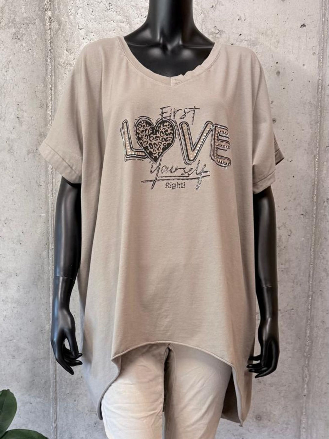 T-shirt << LOVE >> 42/48