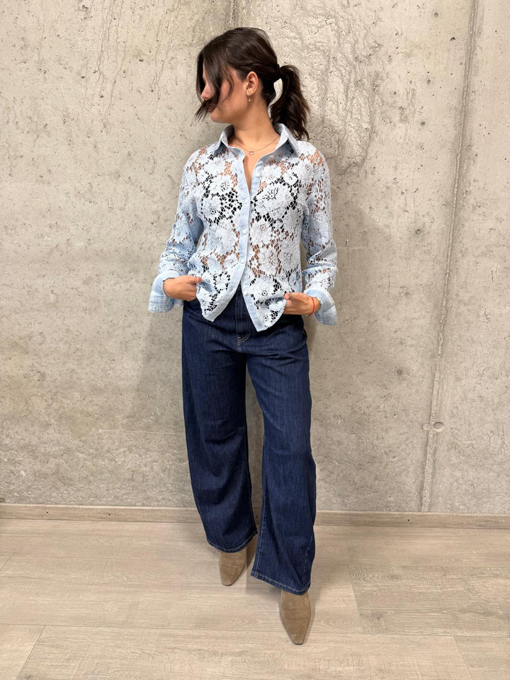 Chemisier en dentelle florale bleu clair (34/36 et 38/40)