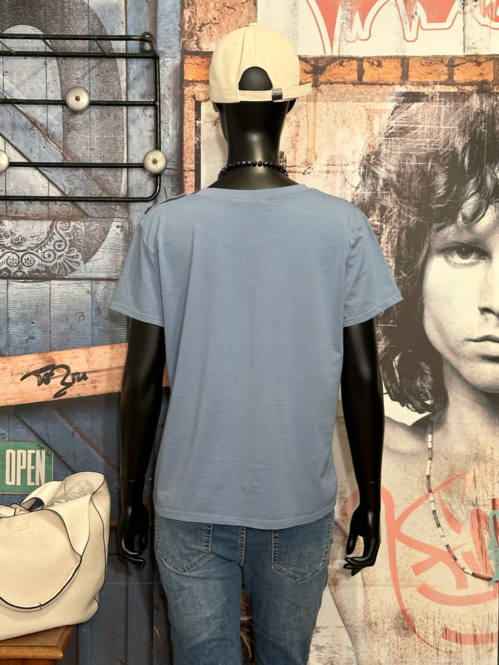 T-Shirt mit Rundhalsausschnitt & Knöpfen in Hellblau