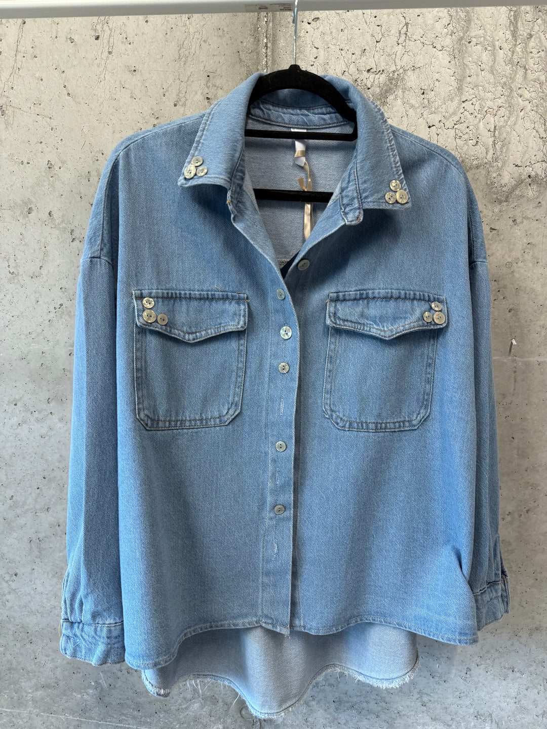 Baumwollhemd mit „Perlmuttknöpfen“ (Größen 40–46) MADE IN ITALY