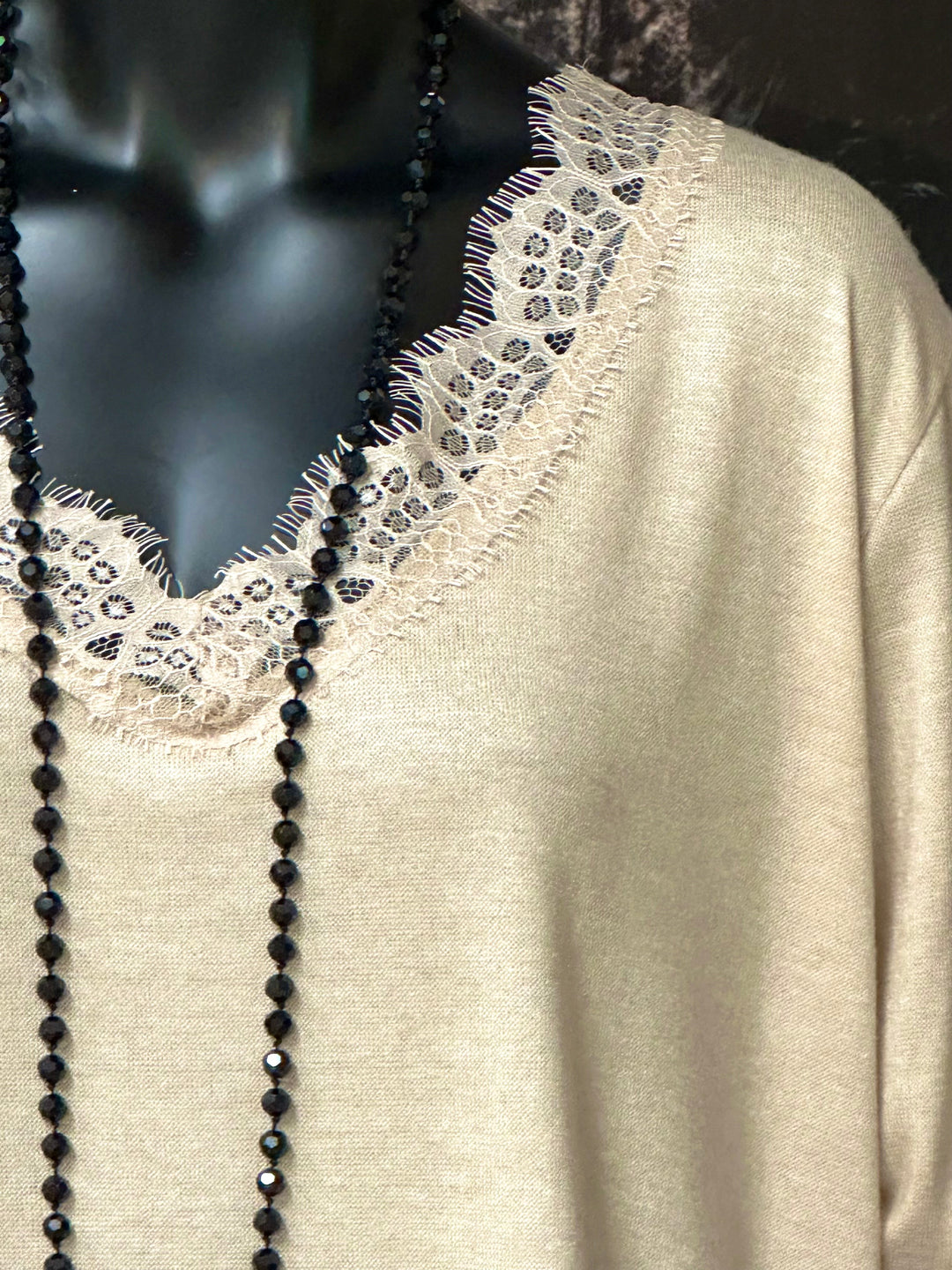 Flüssiger Pullover mit V-Ausschnitt und Spitze (42/46) MADE IN 🇮🇹