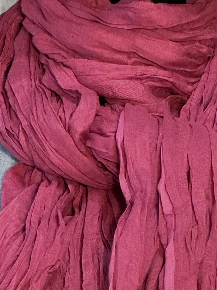 Unifarbenes Knittertuch aus 100% magentafarbener Baumwolle