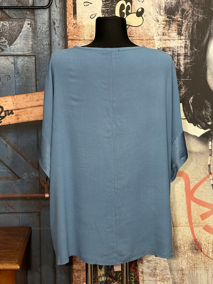 Blouse + size 100% viscose col V satiné bleue denim