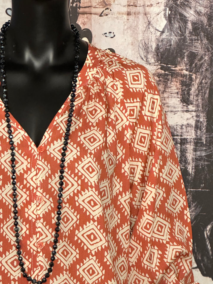 Bluse aus 100% Viskose mit "geometrischem" Muster in Ecru & Rostbraun