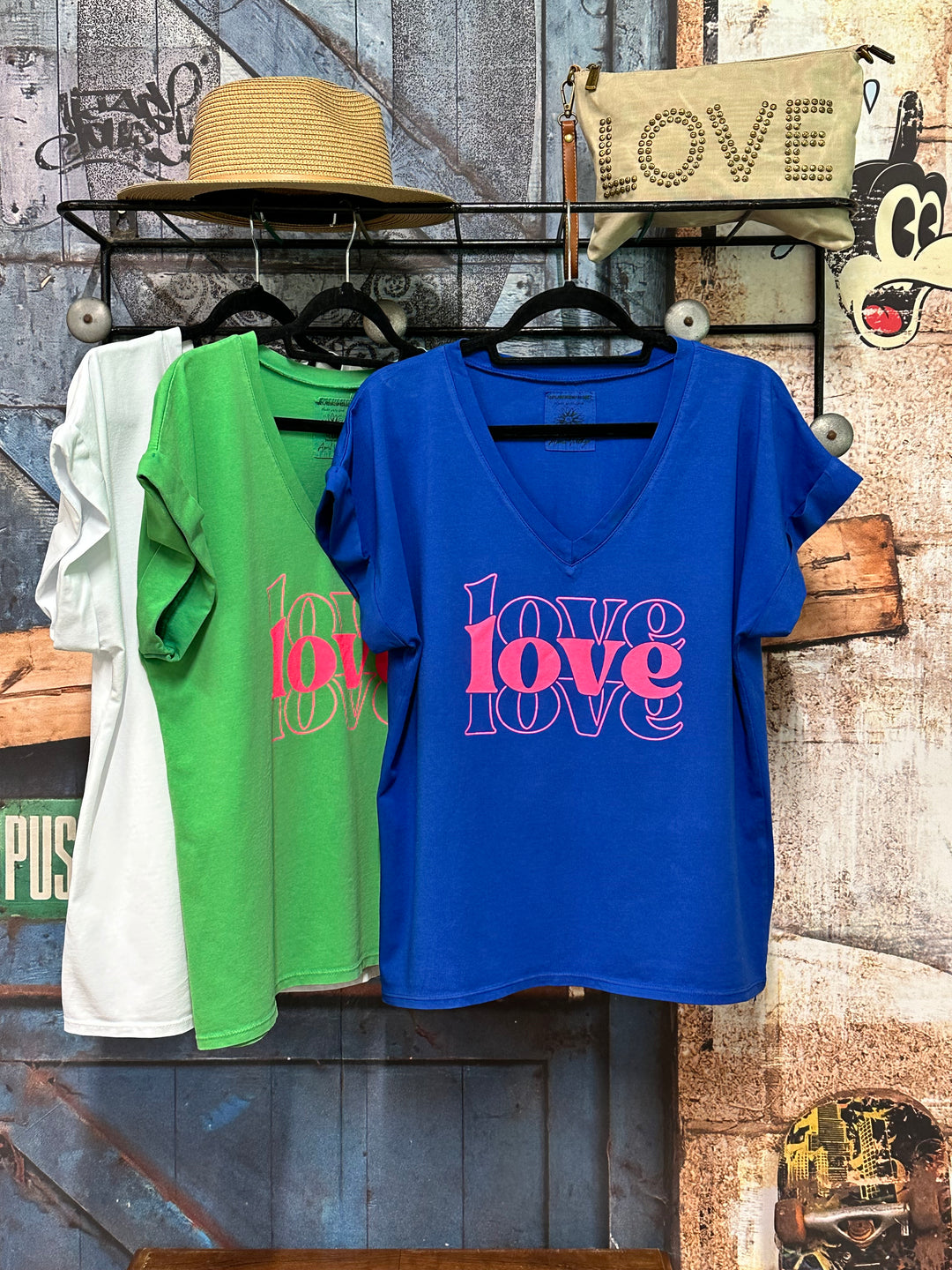 T-Shirt mit V-Ausschnitt „LOVE“ (38/42) MADE IN ITALY