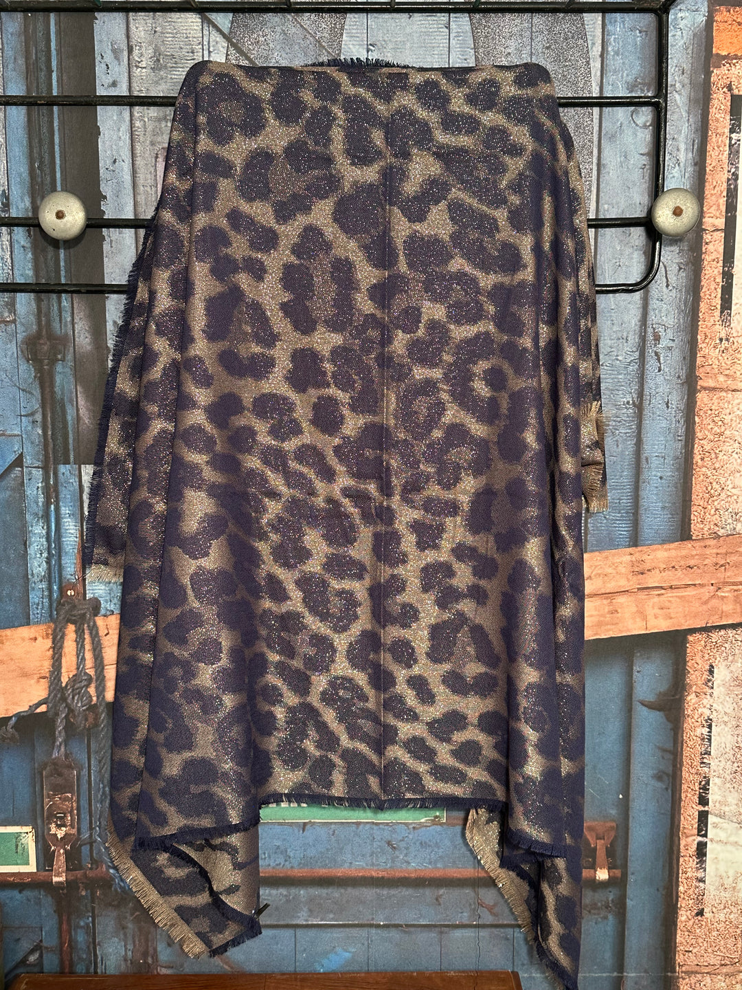 Écharpe brillante "léopard " XXL 100% viscose