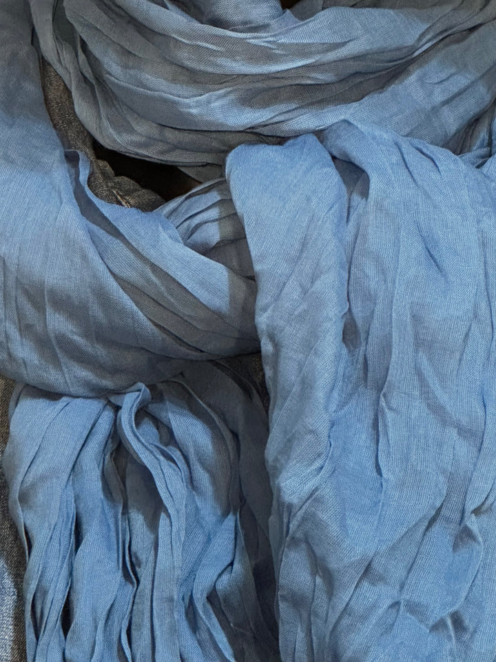 Unifarbenes Knittertuch aus 100% Baumwolle in Denimblau