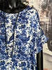 Blouse col rond motif fleur blanc & bleu