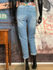 MOM Jeans aus hellem Used-Denim