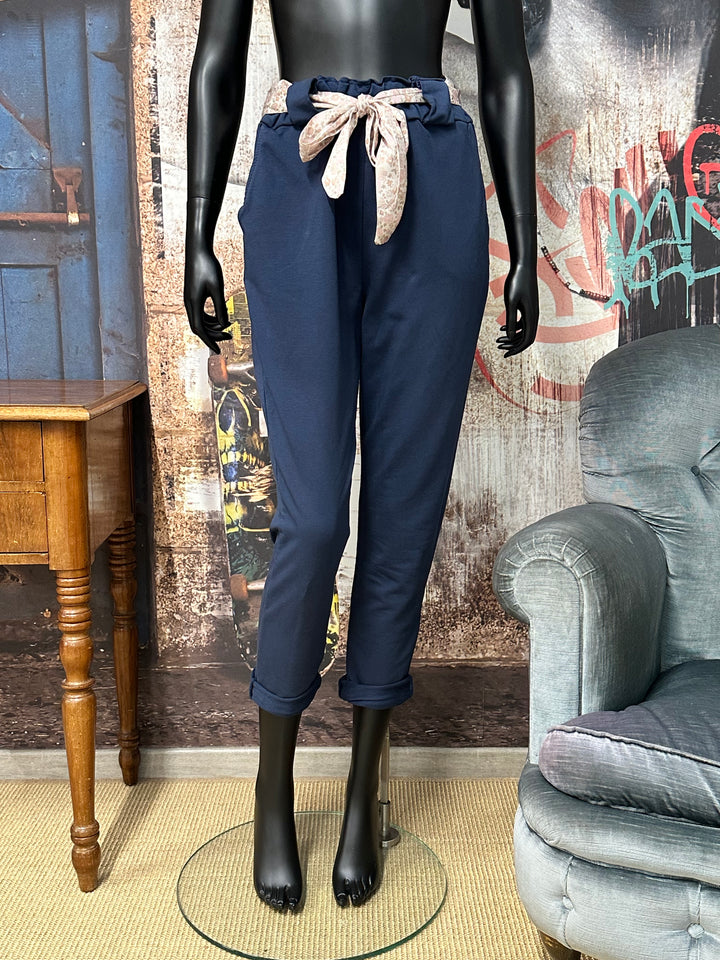 Jogginghose im Komfort-Schnitt mit geblümtem Bund, Größe 38/40, MADE IN ITALY