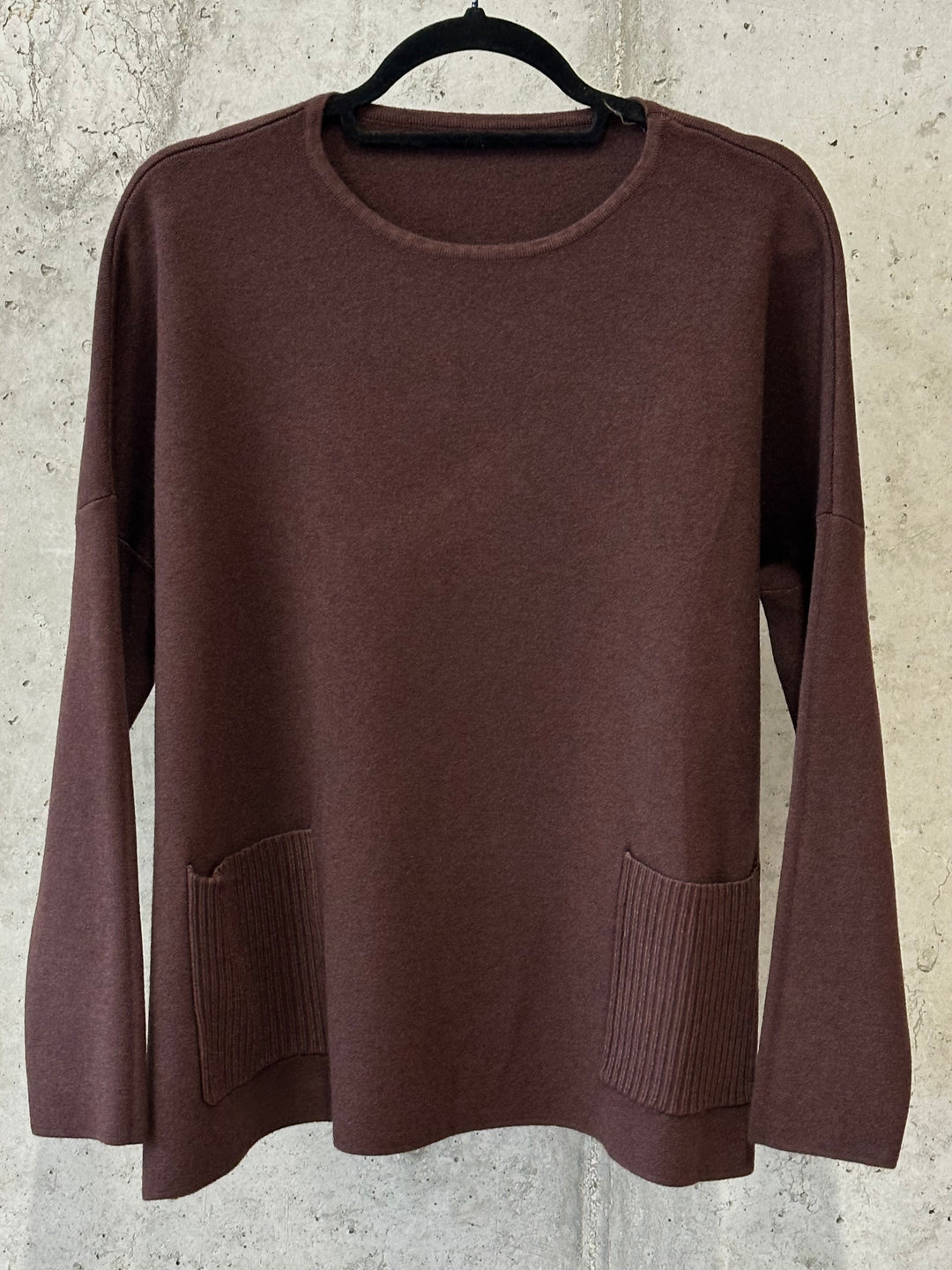 Pullover mit Rundhalsausschnitt & aufgesetzten Taschen (38/42) MADE IN 🇮🇹