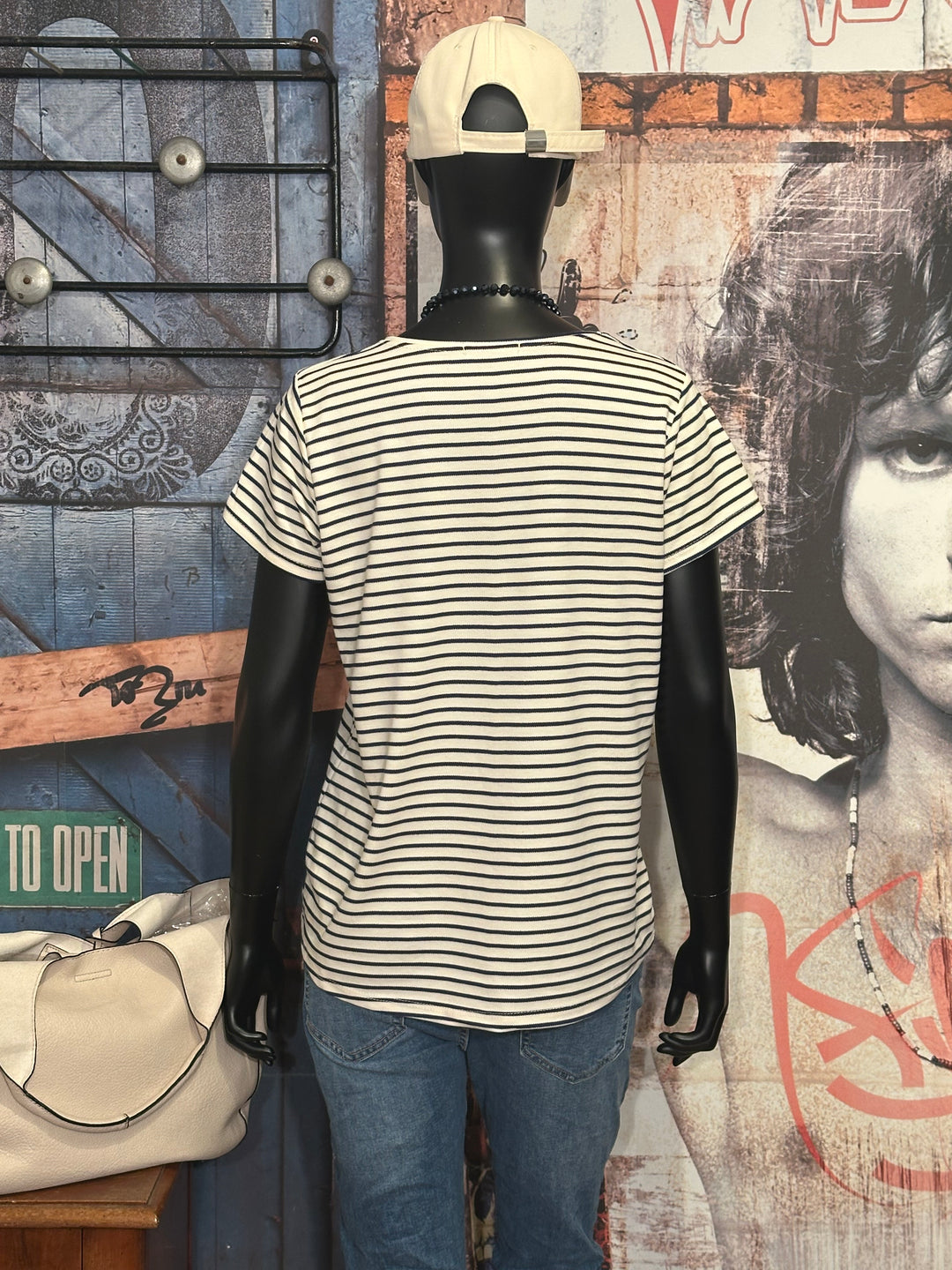 Marinière-T-Shirt mit V-Ausschnitt in Ecru & Marineblau
