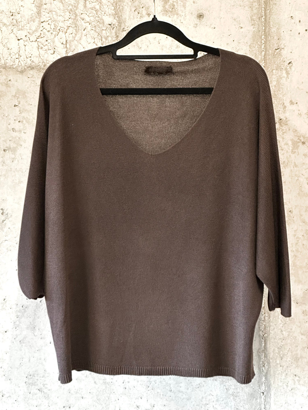 Kurzer Feinstrickpullover mit 3/4-Ärmeln & V-Ausschnitt (36/40) MADE IN 🇮🇹