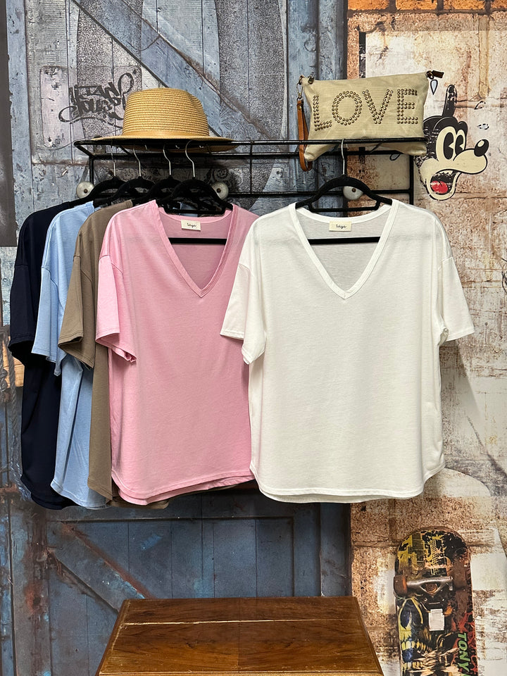 Fließendes, schlichtes T-Shirt mit V-Ausschnitt (38/42) MADE IN ITALY