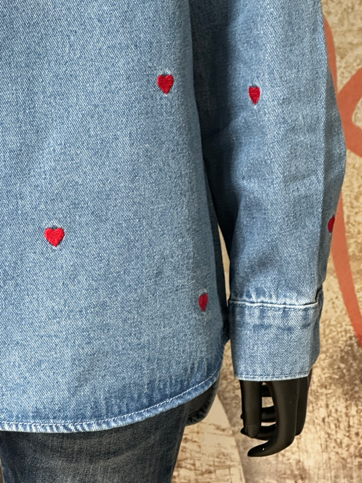 Chemise/veste en jean coeurs rouges brodés 100% coton (38 ➡️ 44)
