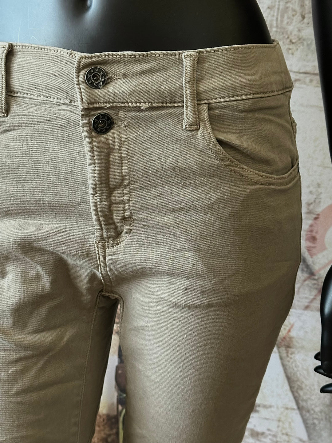 Stretch-Jeans mit elastischem Bund in Taupe