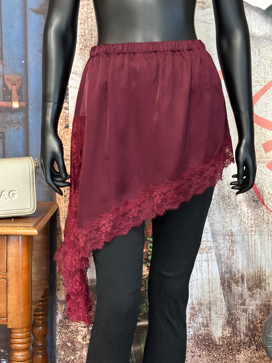 Asymmetrische Satin-Hemdstrümpfe (36/40) MADE IN 🇮🇹