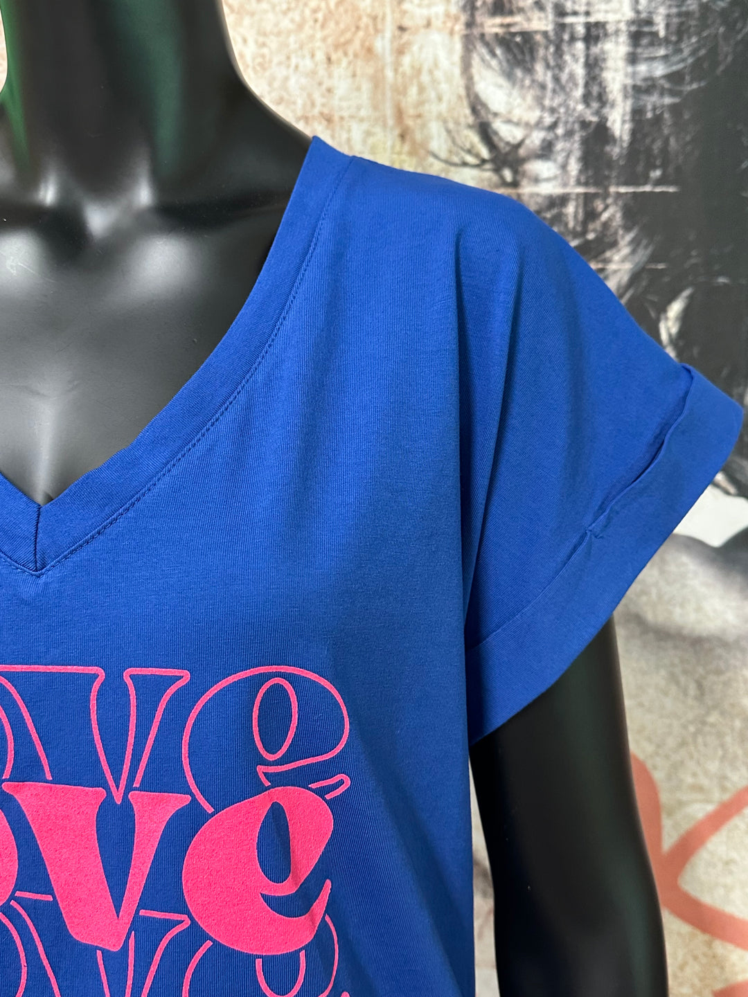 T-Shirt mit V-Ausschnitt „LOVE“ (38/42) MADE IN ITALY