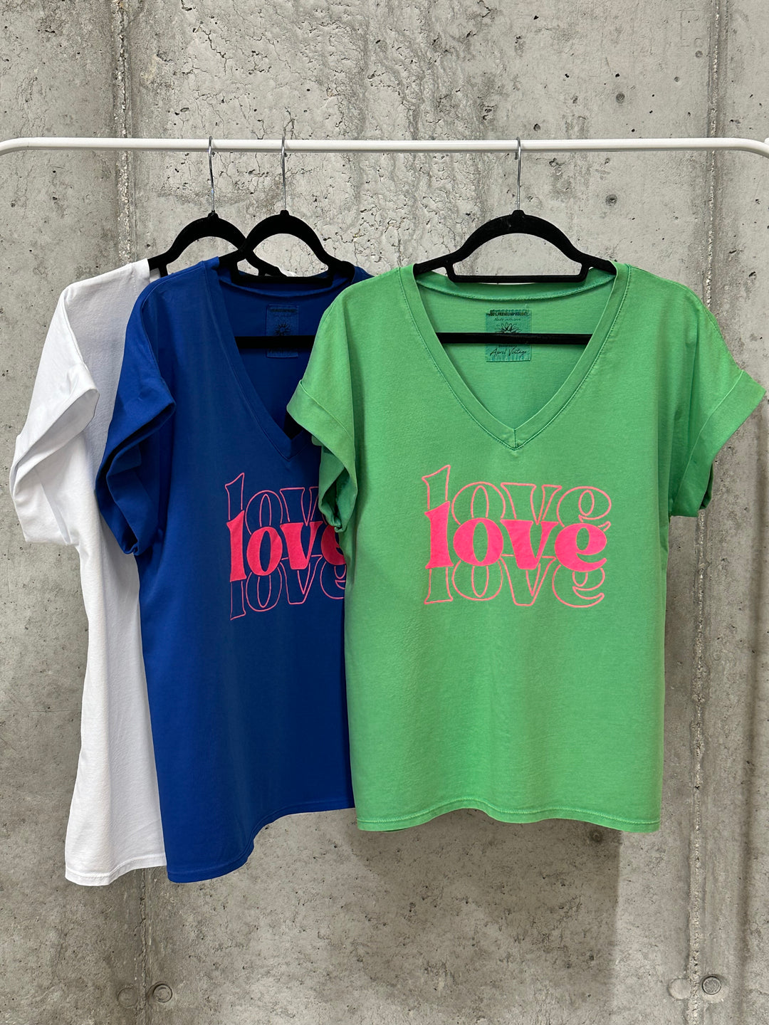 T-Shirt mit V-Ausschnitt „LOVE“ (38/42) MADE IN ITALY