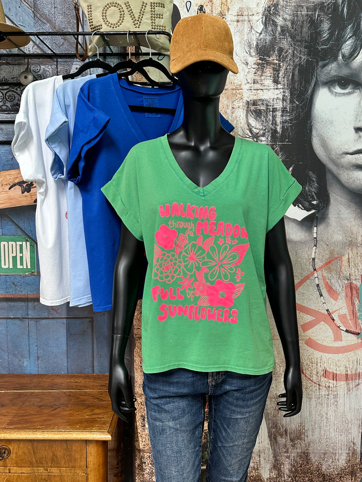 T-Shirt mit V-Ausschnitt „Walking through meadow...“ (38/42) MADE IN ITALY