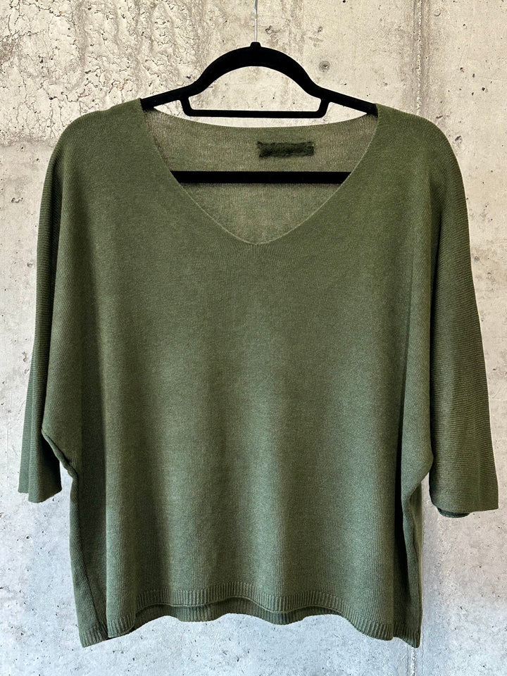 Kurzer Feinstrickpullover mit 3/4-Ärmeln & V-Ausschnitt (36/40) MADE IN 🇮🇹