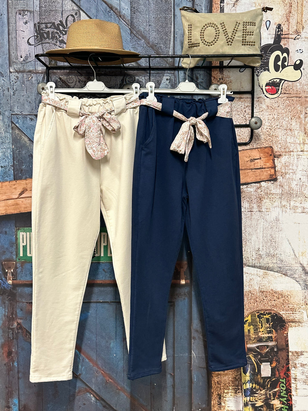 Jogginghose im Komfort-Schnitt mit geblümtem Bund, Größe 38/40, MADE IN ITALY