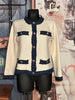 Strickjacke in Off-White & Denim-Blau