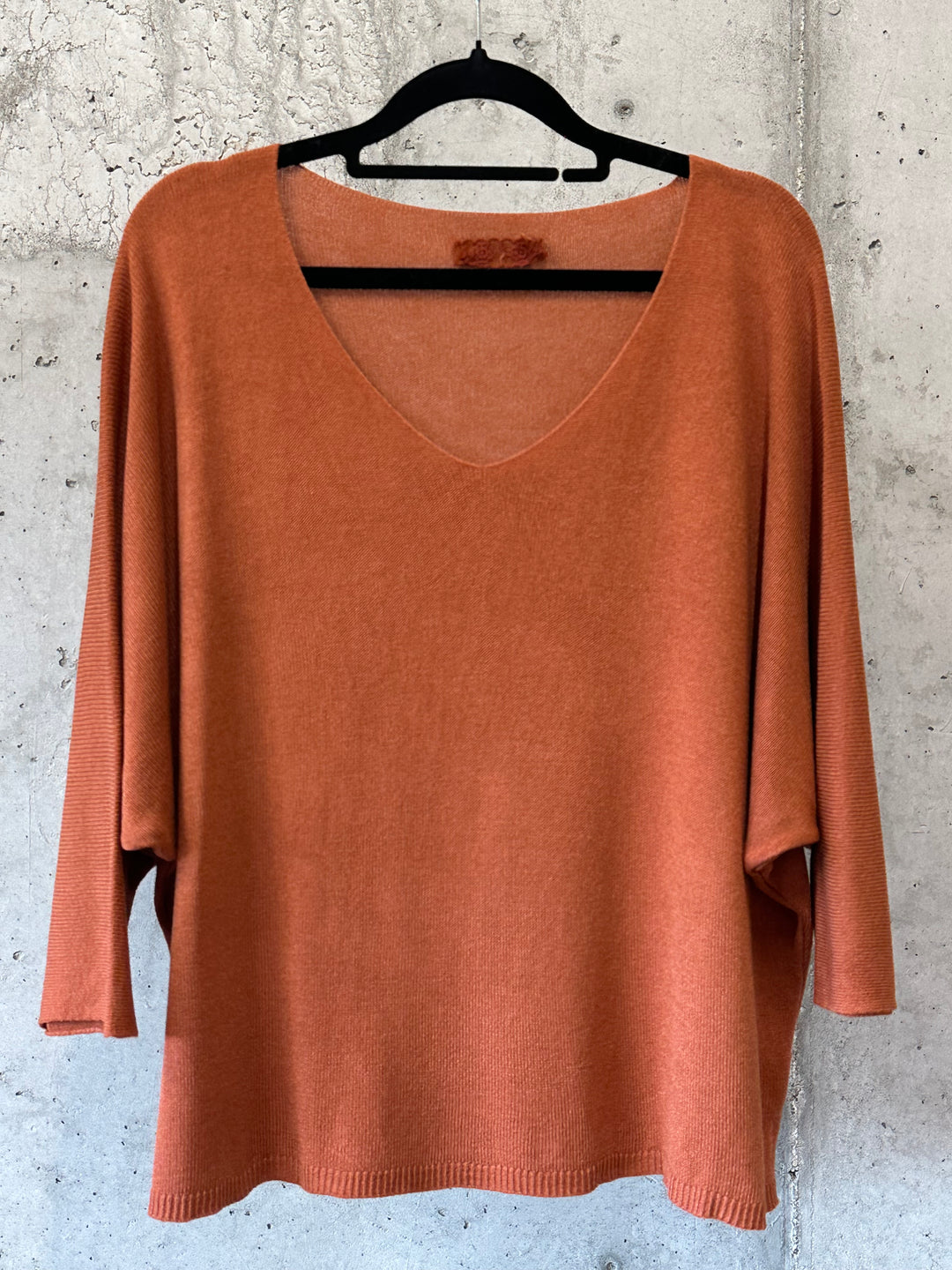 Kurzer Feinstrickpullover mit 3/4-Ärmeln & V-Ausschnitt (36/40) MADE IN 🇮🇹