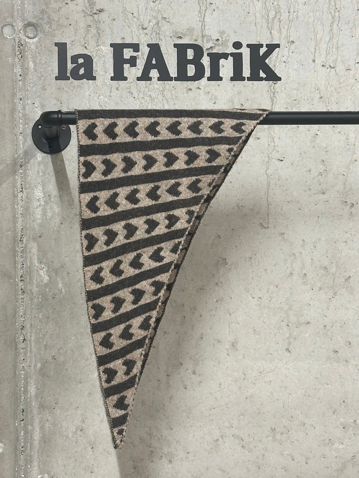 Écharpe petit triangle coeur «Alma »