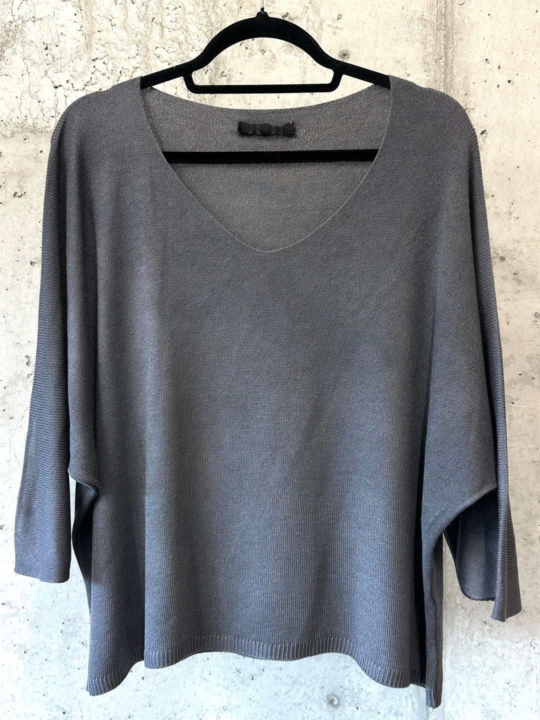 Kurzer Feinstrickpullover mit 3/4-Ärmeln & V-Ausschnitt (36/40) MADE IN 🇮🇹