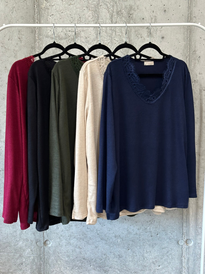 Flüssiger Pullover mit V-Ausschnitt und Spitze (42/46) MADE IN 🇮🇹