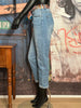 MOM Jeans aus hellem Used-Denim