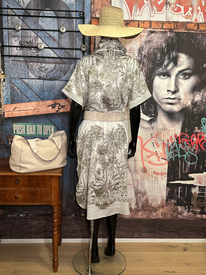 Halblanges Kleid aus 100% Viskose mit "sommerlichem" Muster in Ecu & Khaki