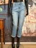 MOM Jeans aus hellem Used-Denim