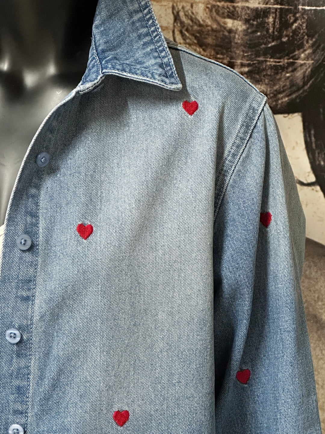Chemise/veste en jean coeurs rouges brodés 100% coton (38 ➡️ 44)