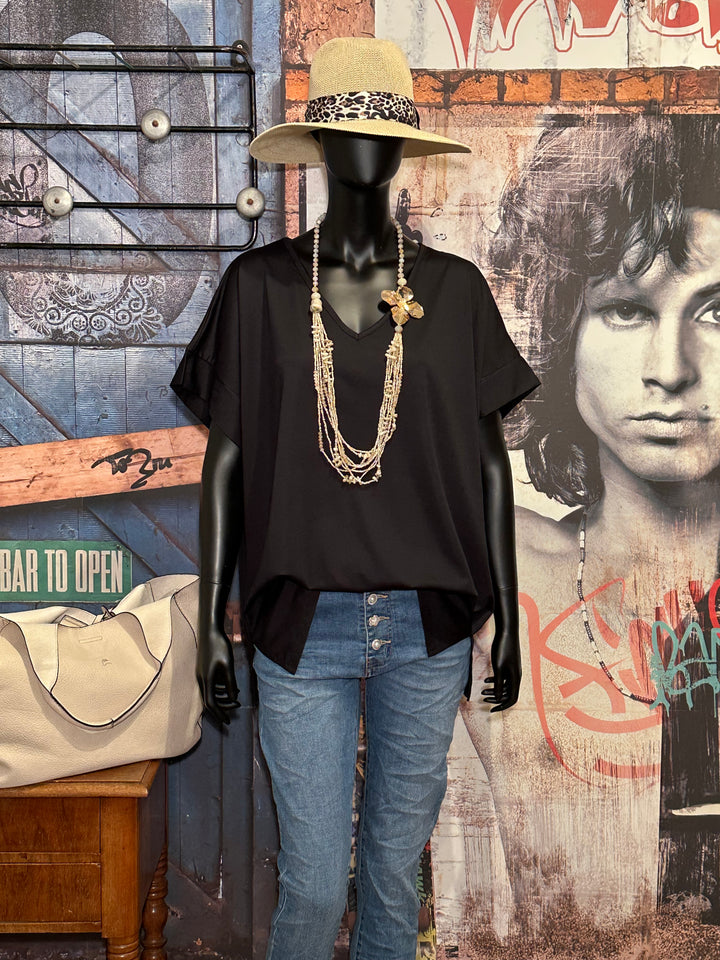 Fließendes T-Shirt mit V-Ausschnitt + SIZE schwarz