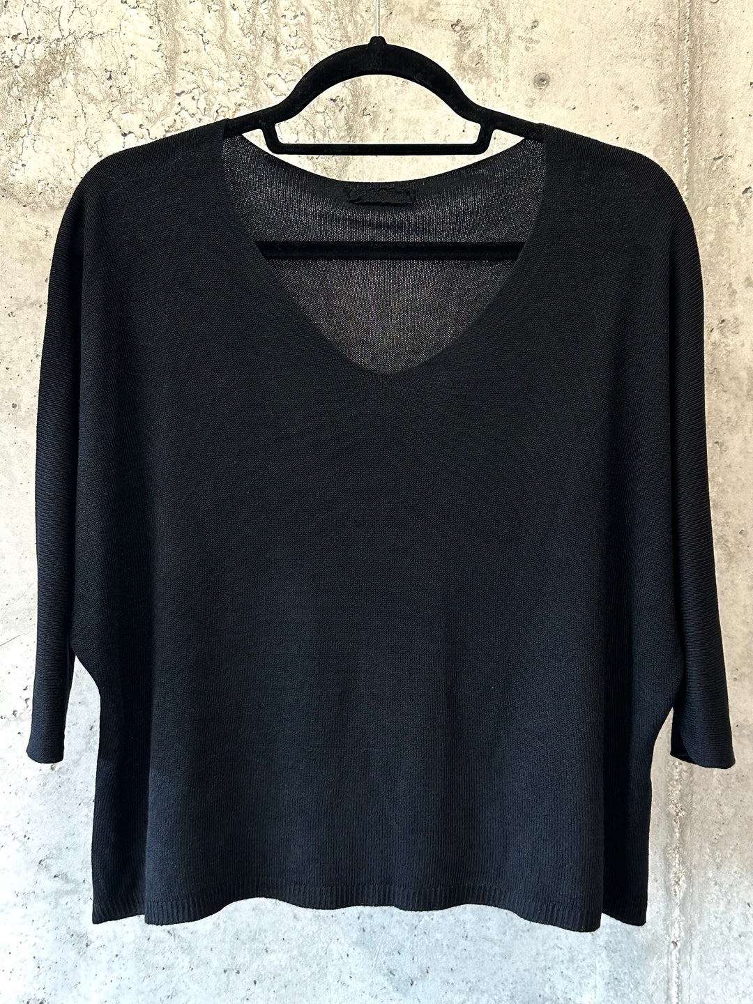 Kurzer Feinstrickpullover mit 3/4-Ärmeln & V-Ausschnitt (36/40) MADE IN 🇮🇹