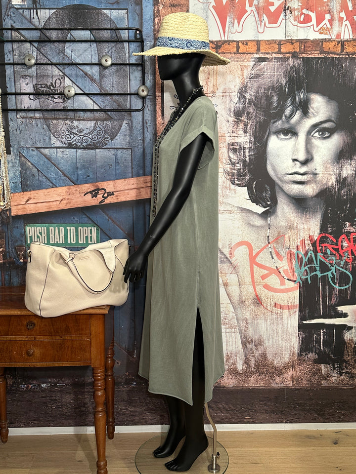Langes einfarbiges T-Shirt-Kleid mit V-Ausschnitt khaki