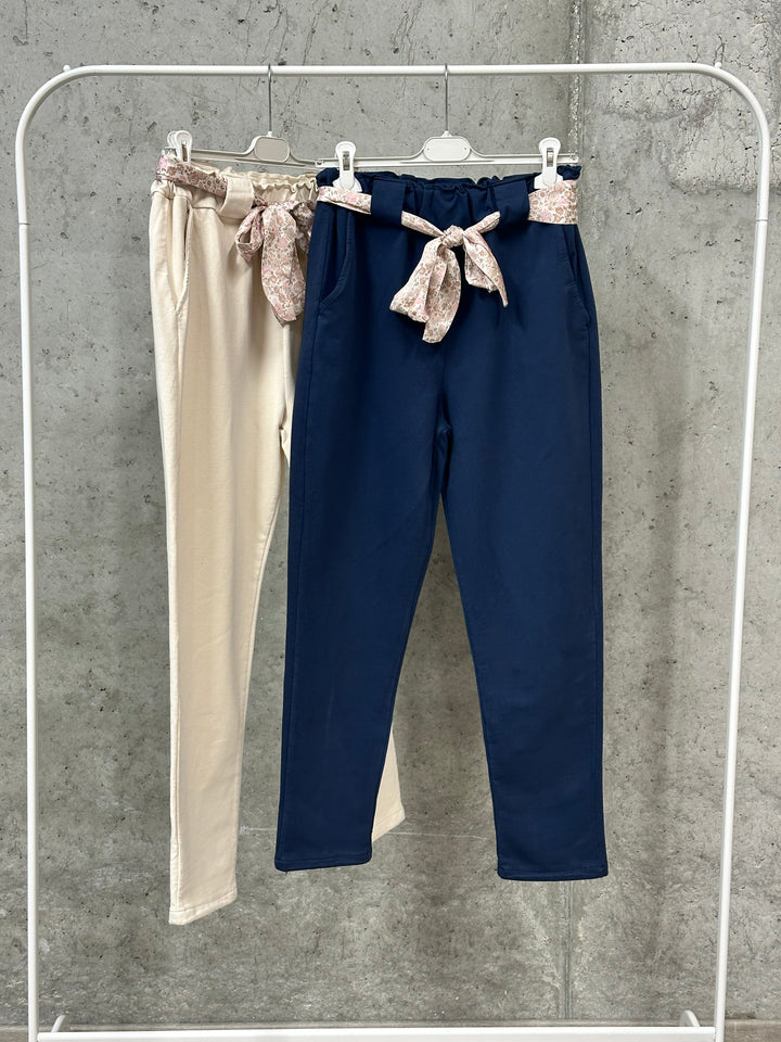 Jogginghose im Komfort-Schnitt mit geblümtem Bund, Größe 38/40, MADE IN ITALY