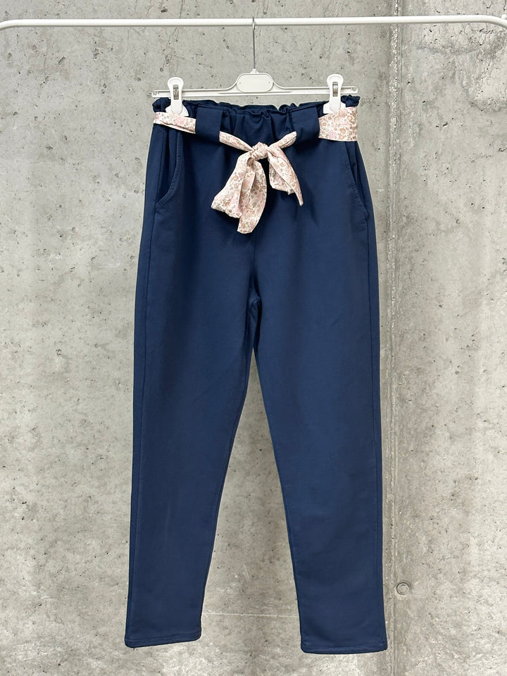 Jogginghose im Komfort-Schnitt mit geblümtem Bund, Größe 38/40, MADE IN ITALY