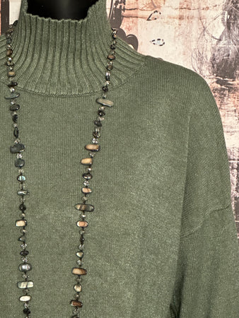 Unifarbener Pullover mit Stehkragen in Khaki