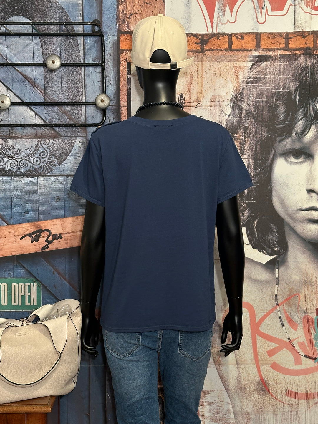 T-Shirt mit Rundhalsausschnitt & Knöpfen in Marineblau