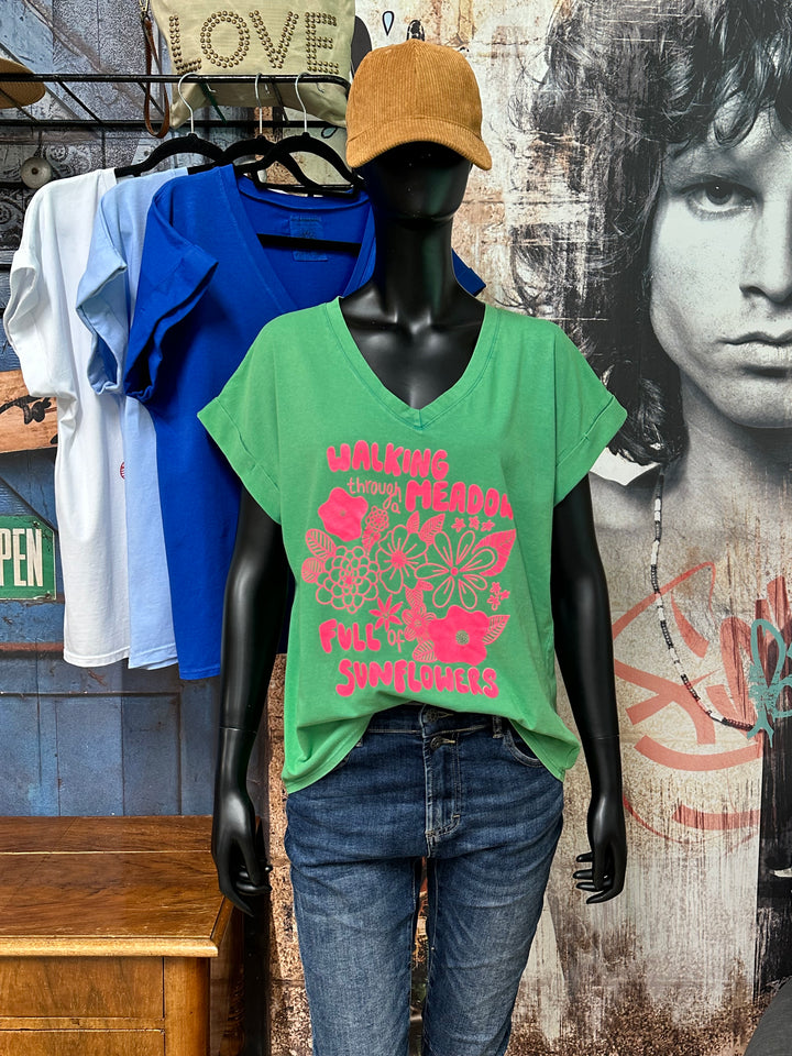 T-Shirt mit V-Ausschnitt „Walking through meadow...“ (38/42) MADE IN ITALY
