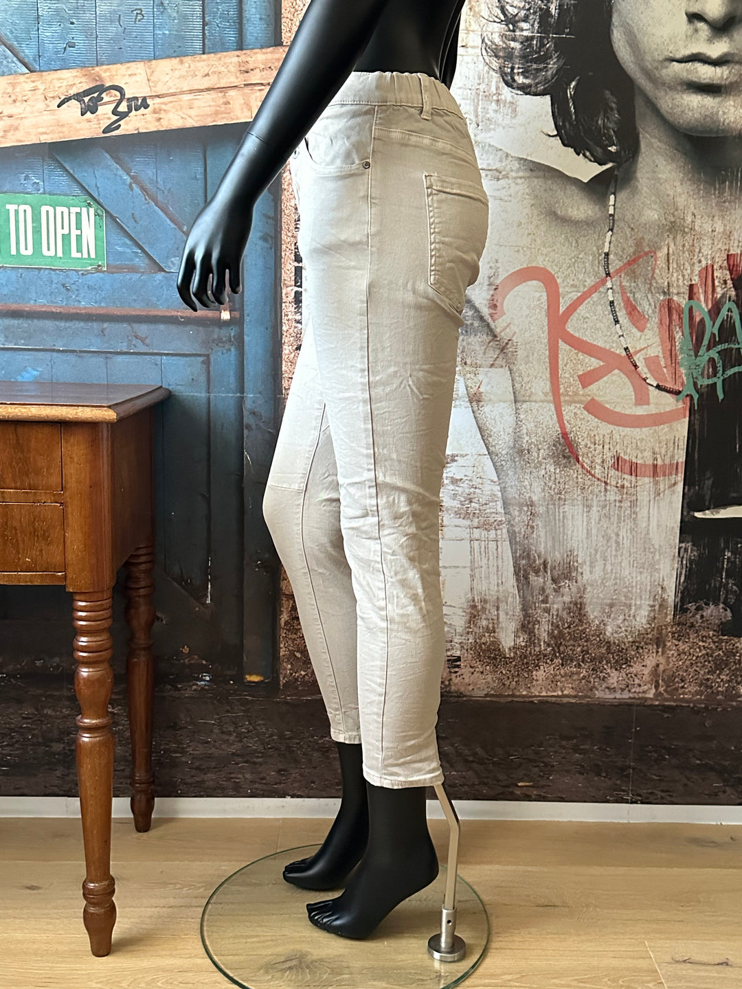 Stretch-Jeans mit elastischem Bund in beige